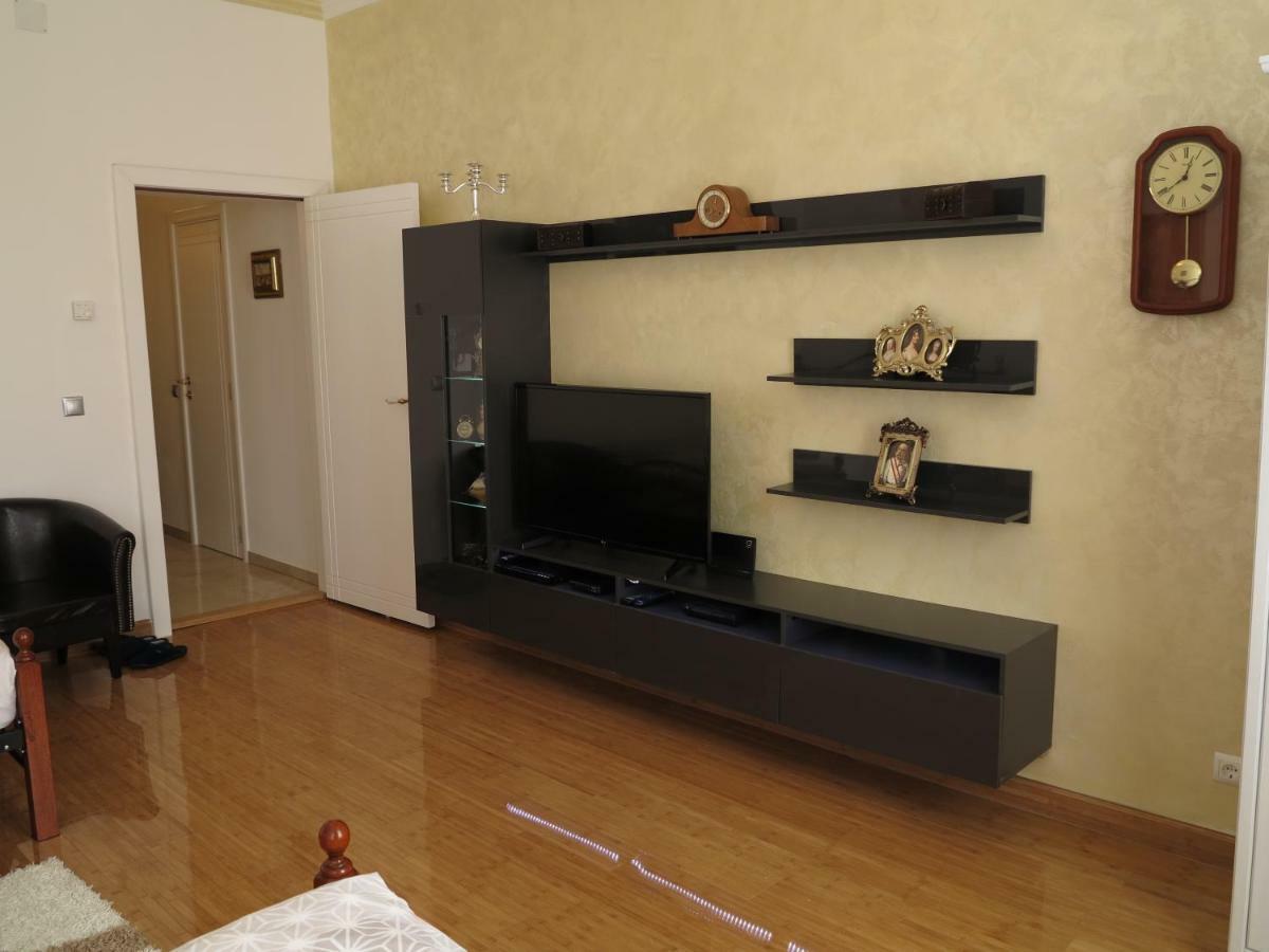 Small Luxury Kapitol Apartment Vienna Luaran gambar