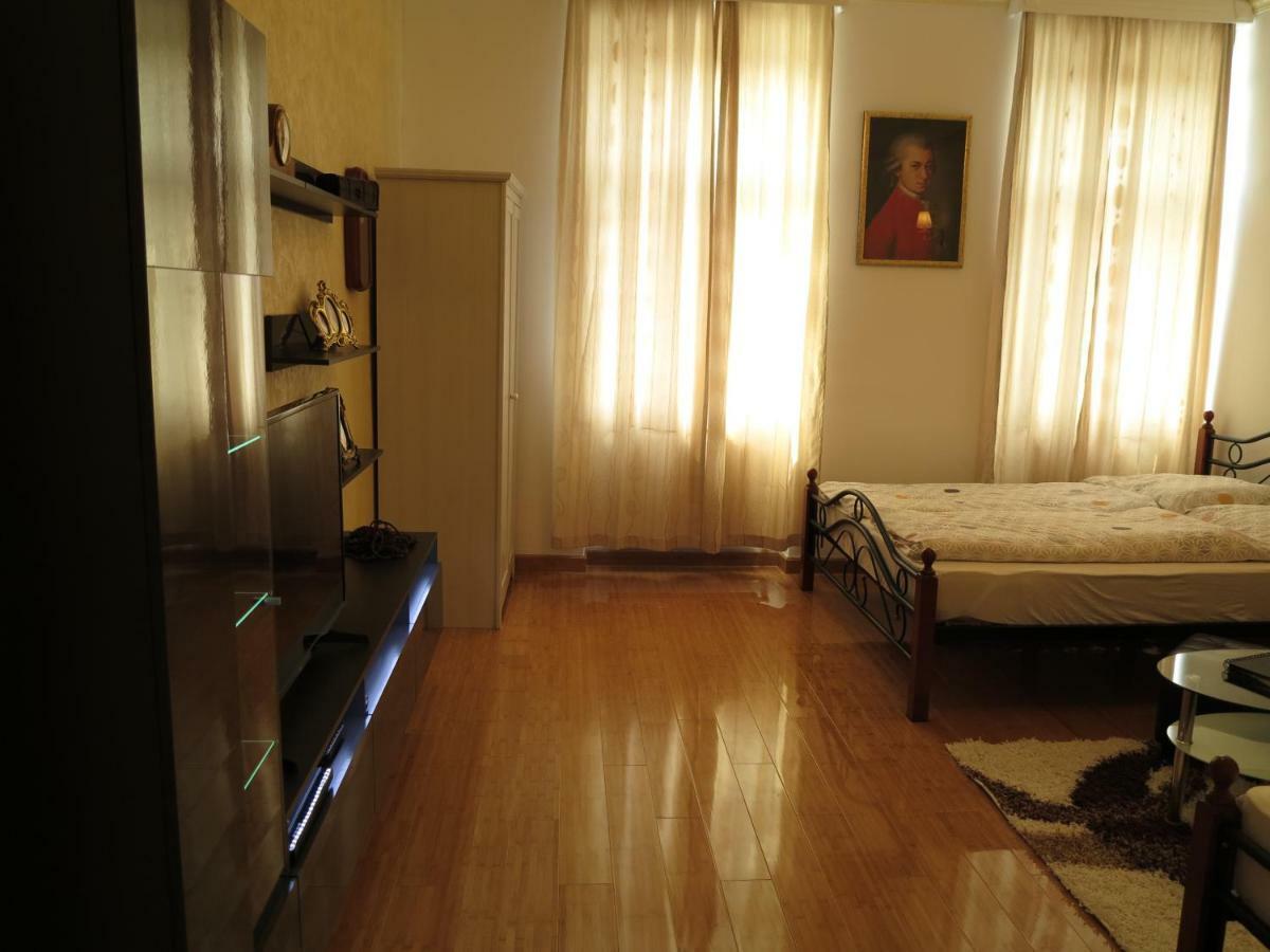 Small Luxury Kapitol Apartment Vienna Luaran gambar